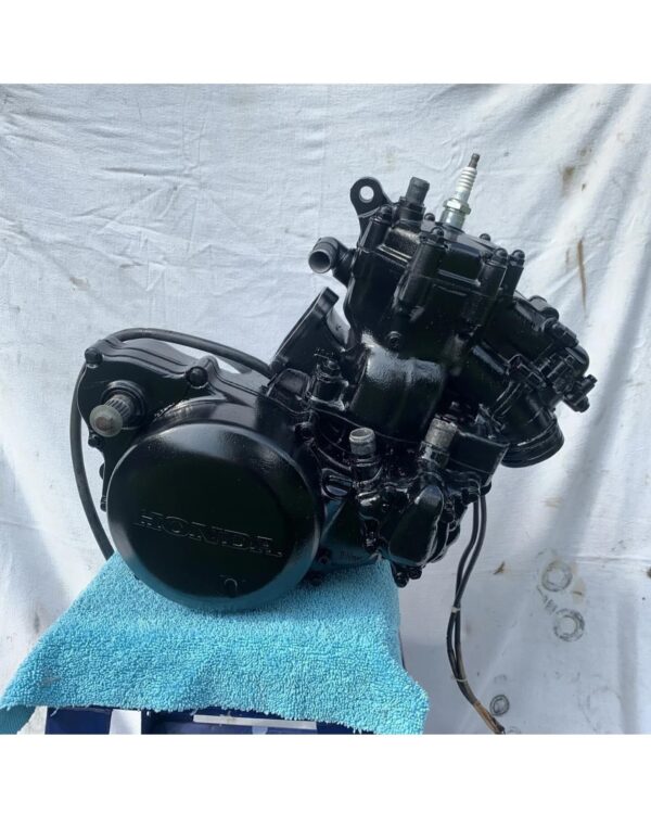 1984 HONDA CR250R OEM ENGINE MOTOR CRANKCASE CASES CYLINDER TOP END BOTTOM END