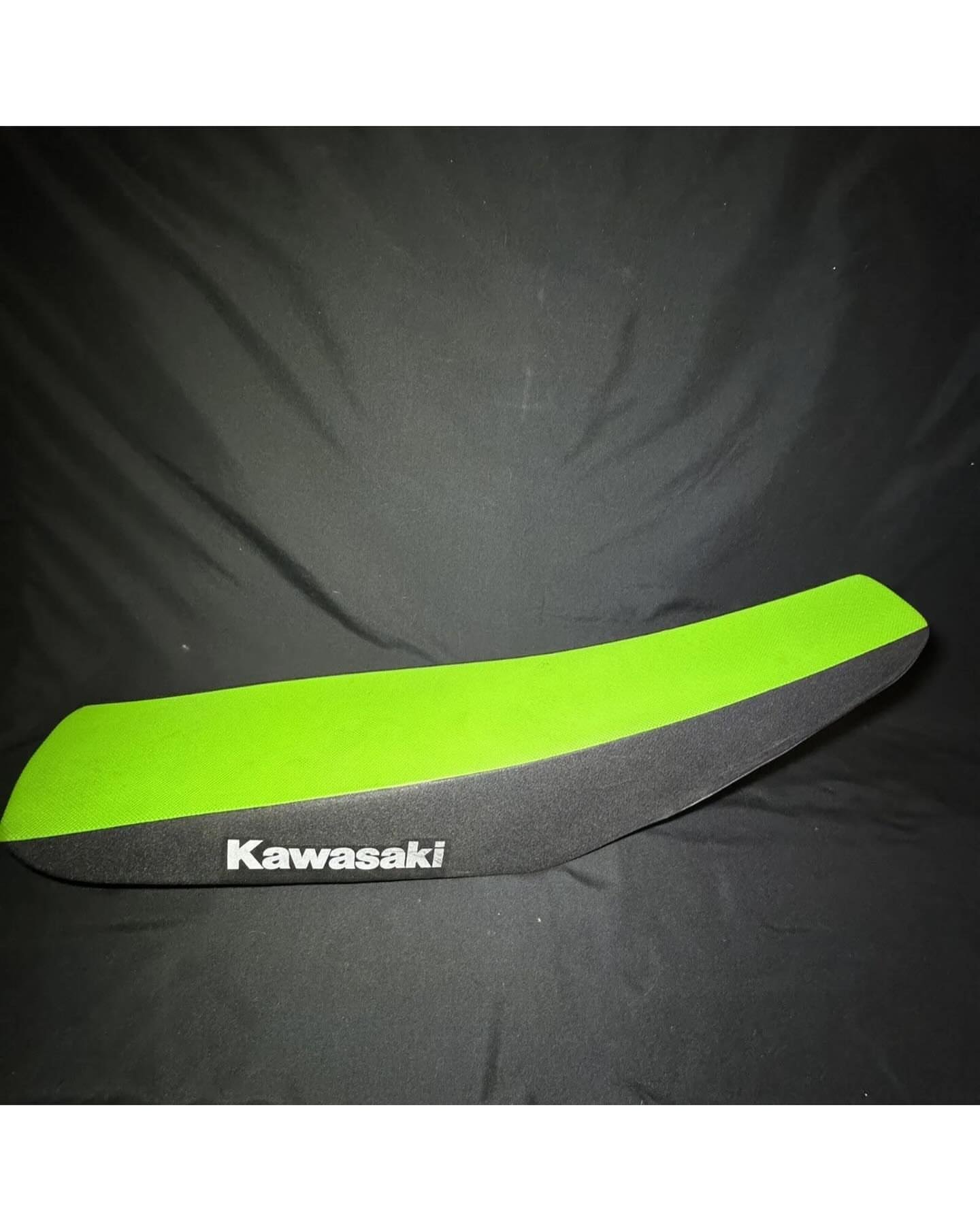 photo_6039382634690973341_w.jpg 2021 - 2023 Kawasaki KX250F Complete Seat 53066-0604-73L Green / Black OEM - Image 1
