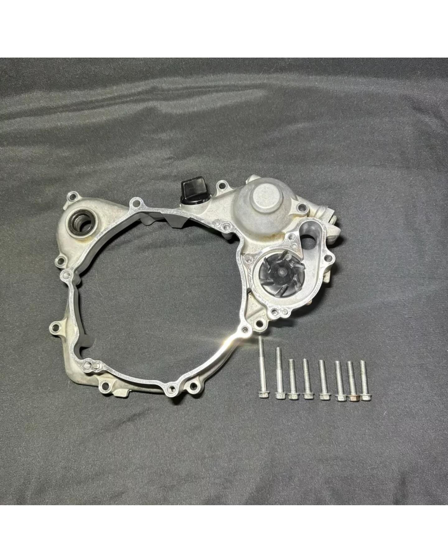 photo_6039382634690973489_w.jpg Best OEM Yamaha YZ125 YZ125X Inner Clutch Case Water Pump Casing With Hardware 06-22 - Image 1
